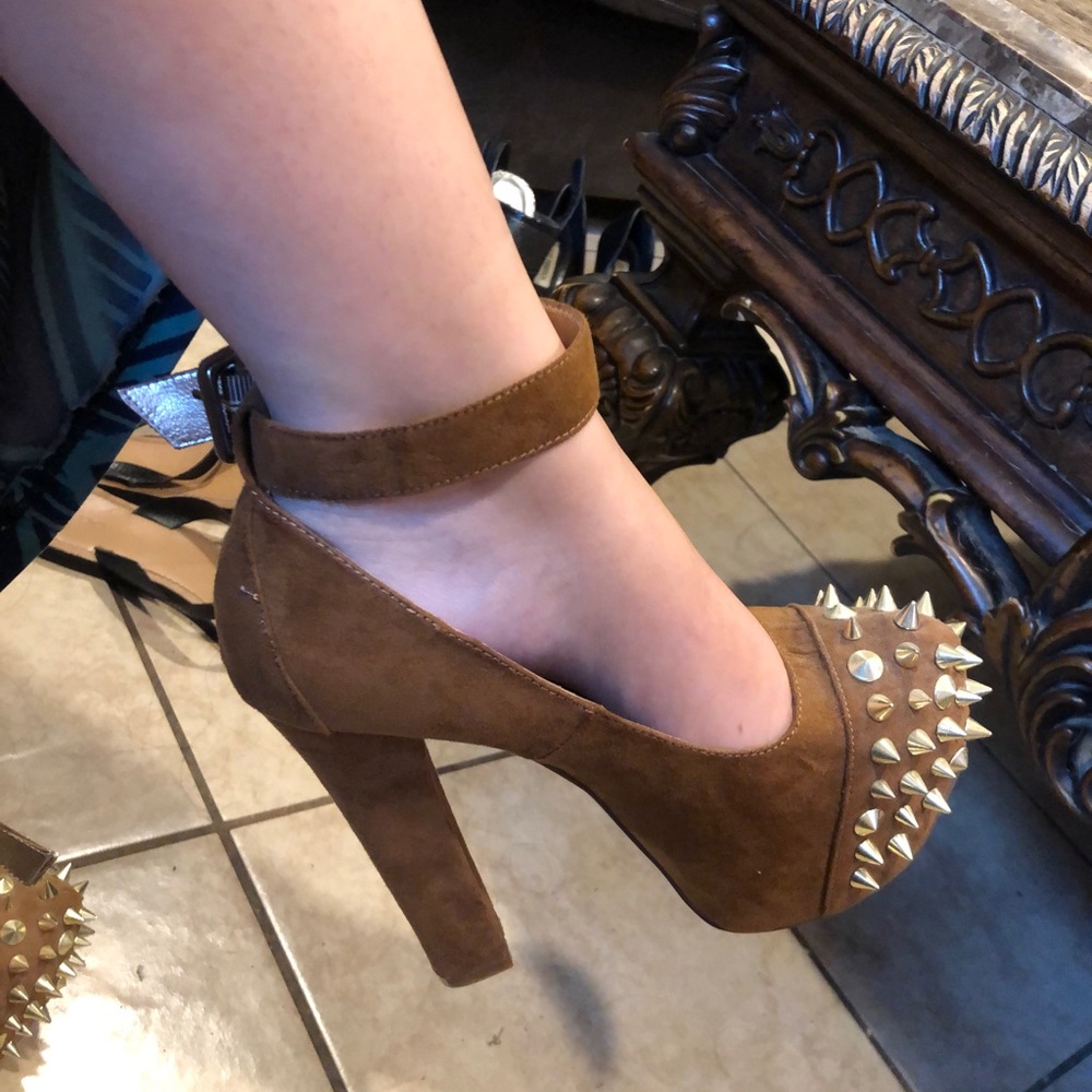 Very comfortable brown heels